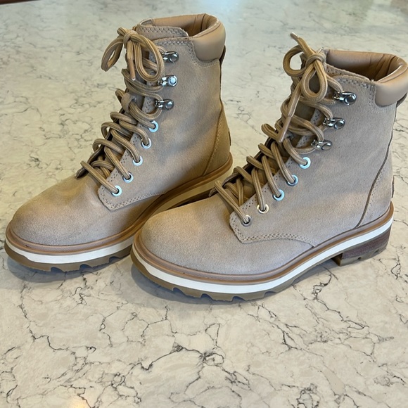 Sorel Women's Lennox Lace Waterproof Boots in Ceramic sz